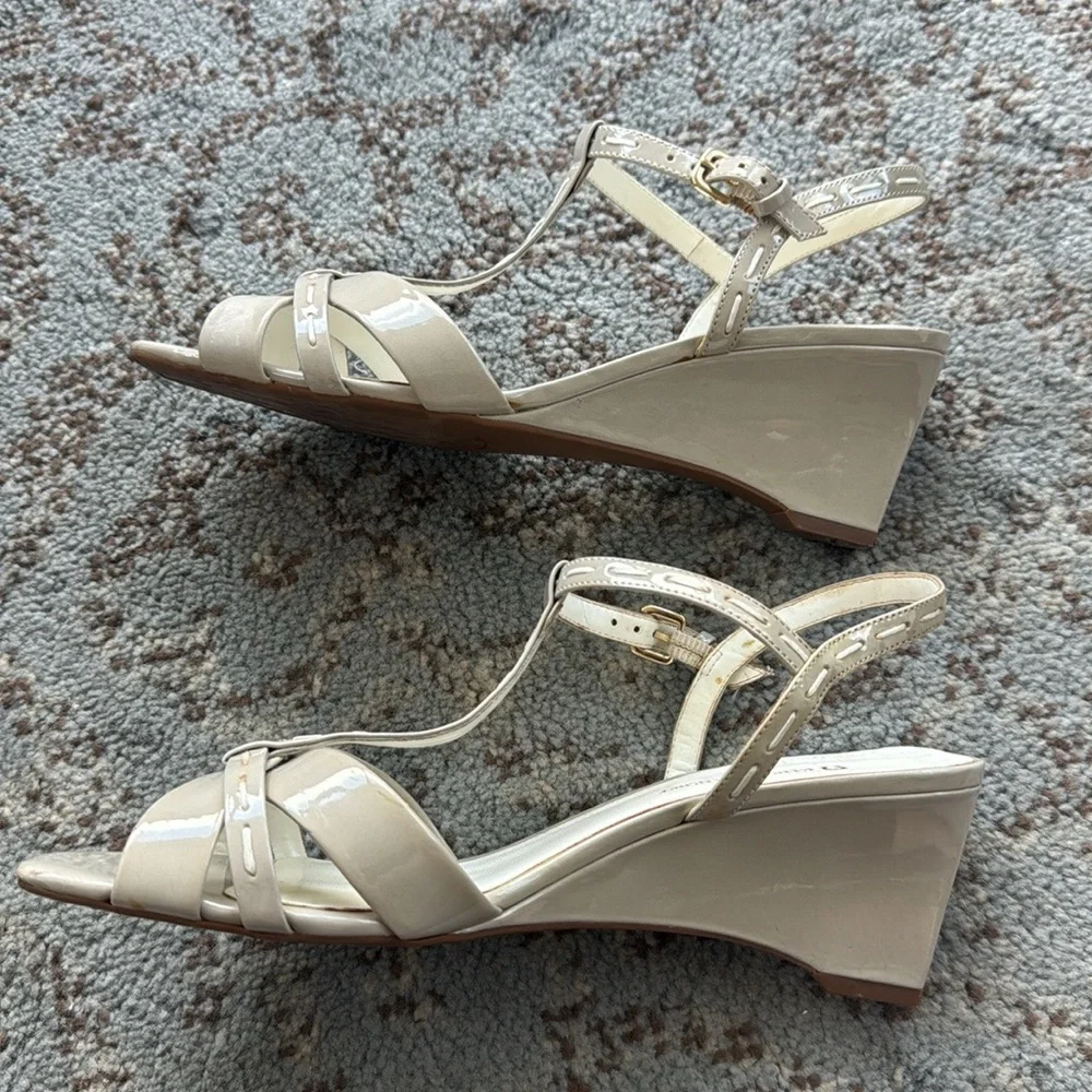 ETIENNE AIGNER Vintage Mirage T-Strap Patent Wedge Sandals Stone 9.5